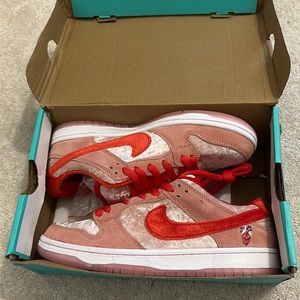 I am selling size 8.5 valentine dunk low.